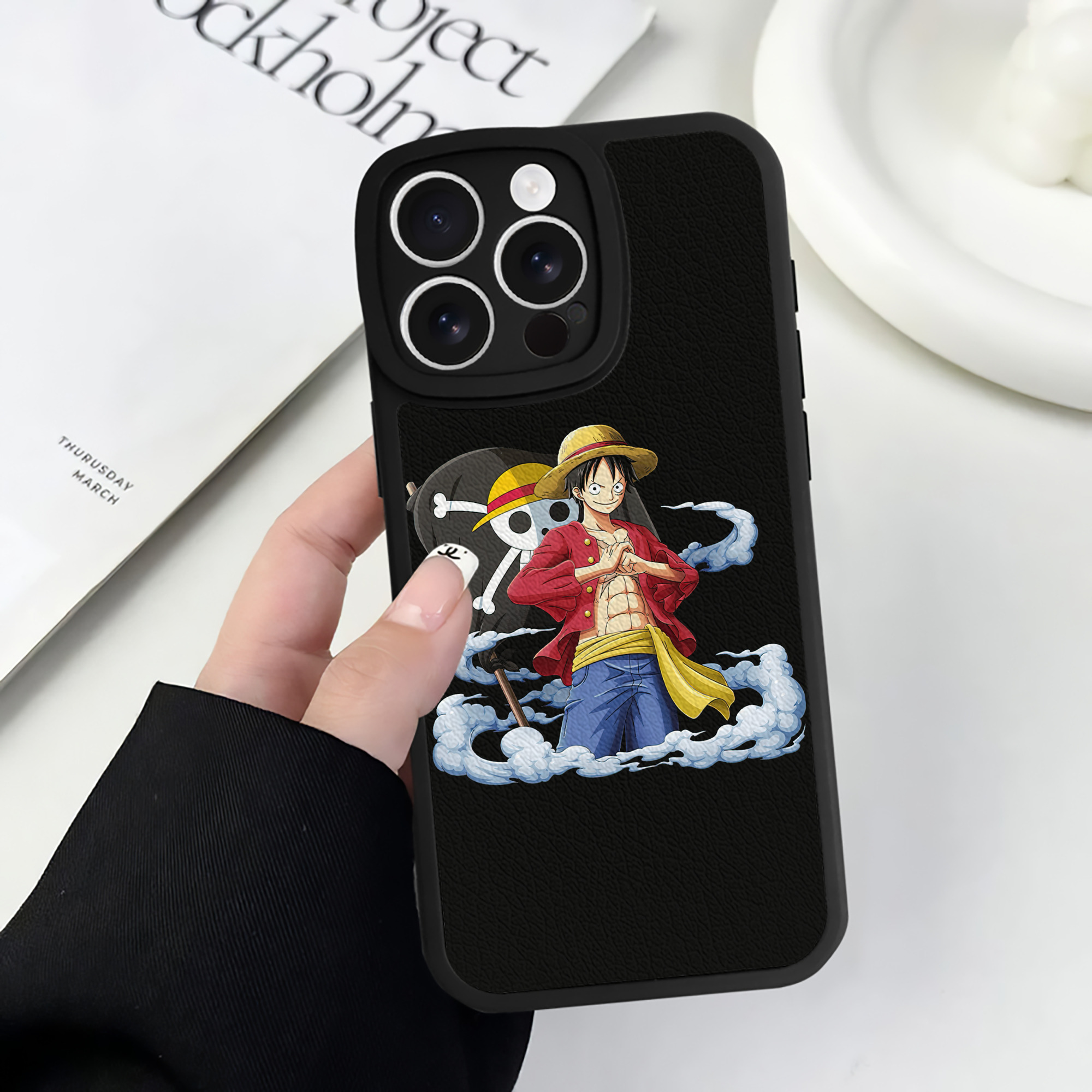 （画像用） ワンピース モンキー・D・ルフィ ONE PIECE Monkey D. Luffy 【iPhone 16シリーズ対応】シリコンスマホケース（レザー調） 材質：シリコン